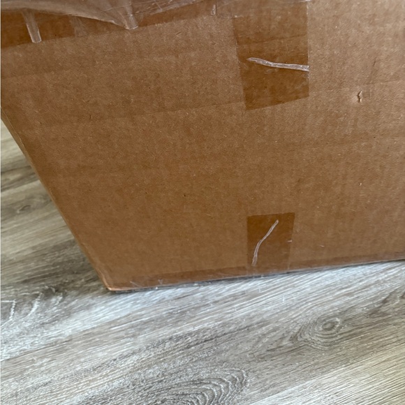 Pronovias Elegant White Wedding Dress - Picture 2 of 4